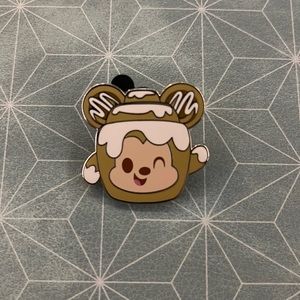 Disney munchling pin